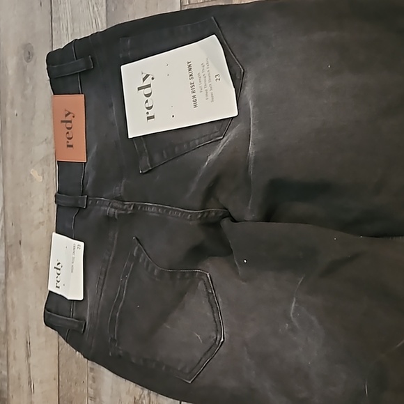 Redy size 23 jeans. High rise skinny. Full length. Fitted through thigh. - Picture 4 of 8